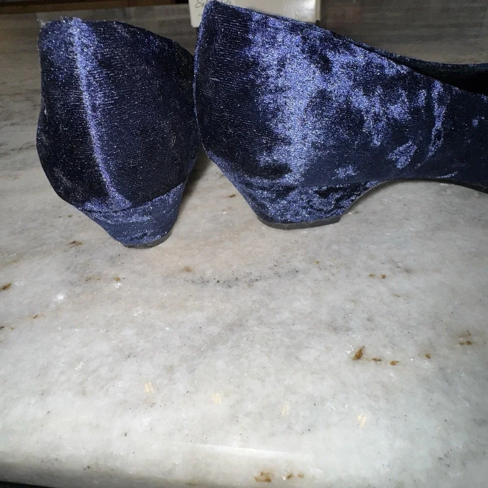 Soft Style Womens 8 W Blue Angel II Moyen Velvet‎ HSS1027-410 Low Wedge With Box